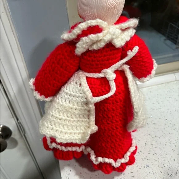 Santa and Mrs Claus Hand Made Crochet Dolls 1980s Vintage